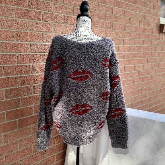 POL Off-the-Shoulder Gray Sweater with Red Lips - Picture 5 of 5